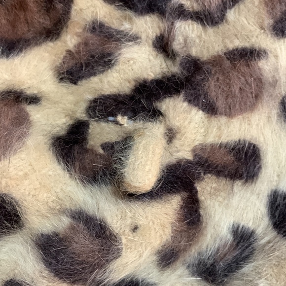 VTG BETSEY JOHNSON Women’s Leopard Print Fur Hat Rhinestone Bow Cream Brown - Picture 4 of 11